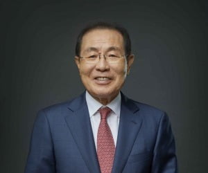입 연 윤동한 콜마 회장 "아들이 날 법정으로…원하지 않은 싸움"