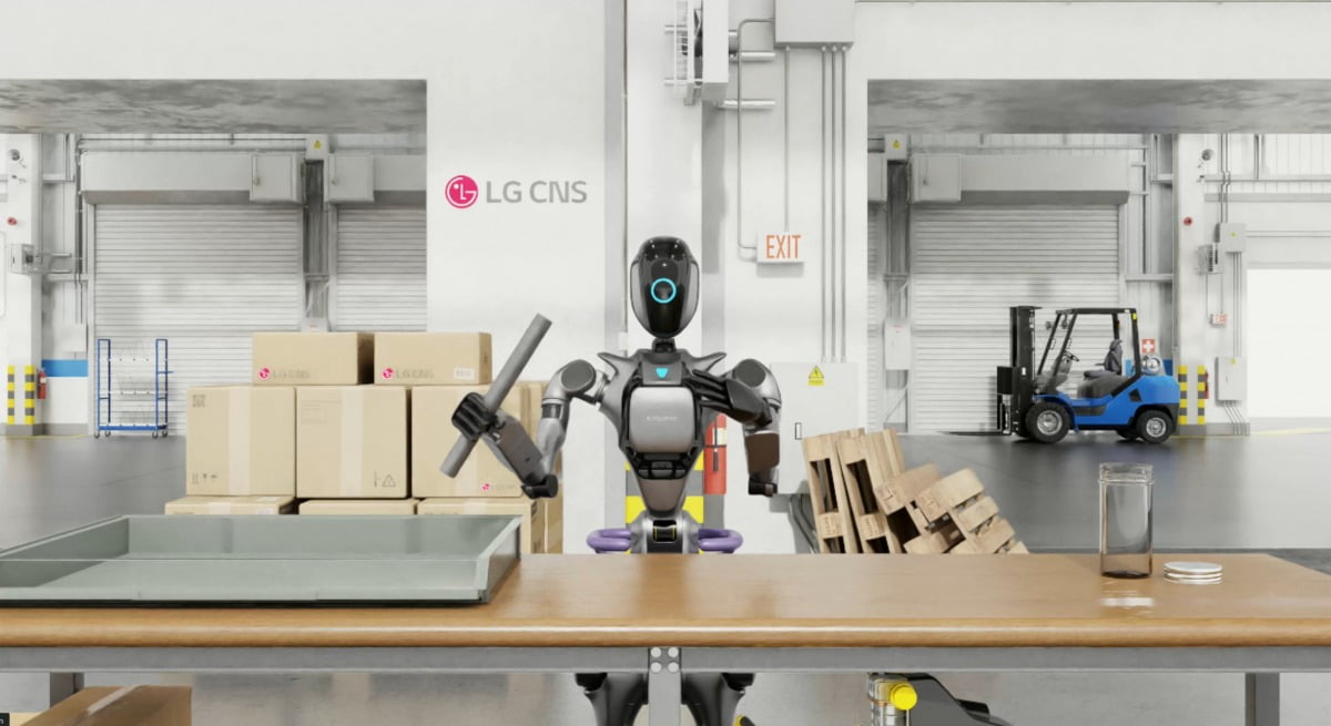  LG CNS가 휴머노이드 로봇에 피지컬 AI 적용을 위해 시뮬레이션 기반으로 학습을 진행하고 있다. / 사진=LG CNS