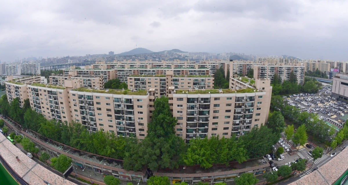 서울 강남구 압구정동 아파트 단지 전경. 한경DB