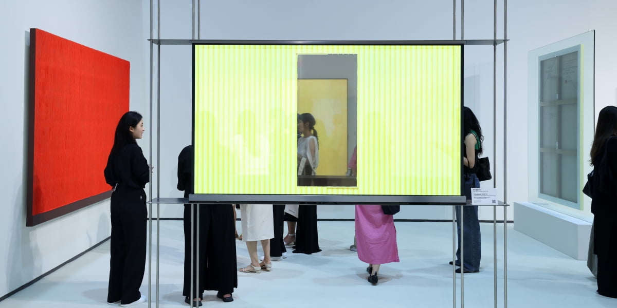 LG OLED <자연에서 빌려온 색> 전시 전경. /최혁 기자 