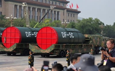 中전승절 열병식서 '전지구 사정권' 핵미사일 공개…역대 최대규모 '최신무기' 공개 [HK영상]