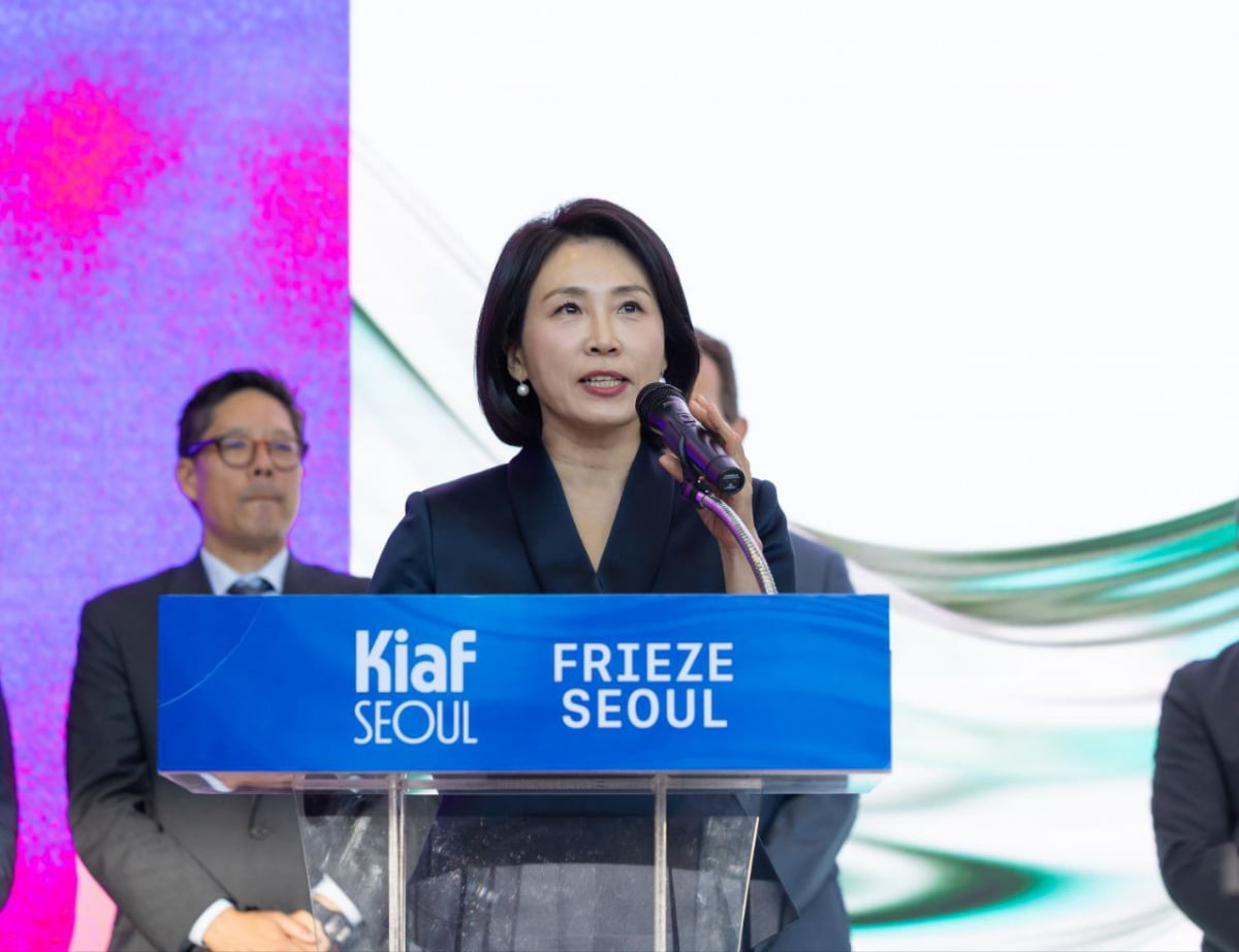 키아프(KIAF)-프리즈 서울에 나타난 영부인