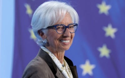 ECB, 예상대로 연 2％로 금리 동결…시장 "12월 인하 가능성"