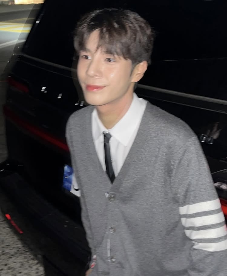 K-Pop Star Jeong Dong-won Apologizes Amidst Investigation for Driving Without a License