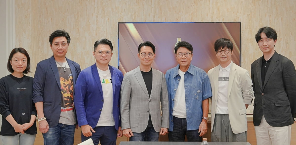왼쪽부터 TME 도라 실장, 마이클 쩡 총경리, 차이 춘 판 부사장, 커션 팡 회장, A2O엔터테인먼트 이수만 키 프로듀서 겸 비저너리 리더, 음저협 박학기 부회장, 황선철 사무총장/사진=한국음악저작권협회