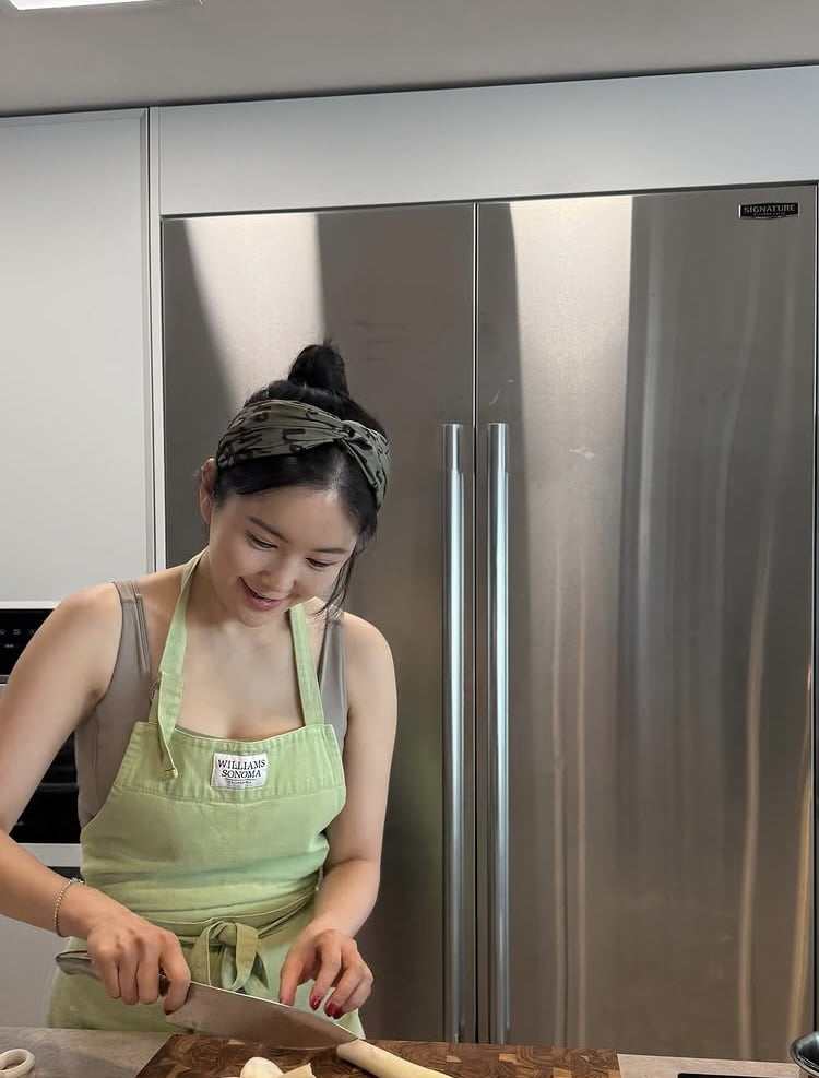 Korean TV Personality Jang Young-ran Celebrates Husband's Birthday with Heartfelt Tradition