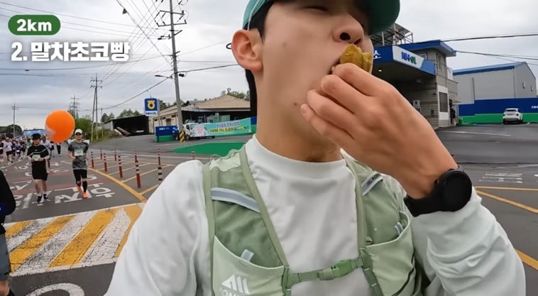 먹방 마라톤을 선보이는 유튜브 채널 '한스'