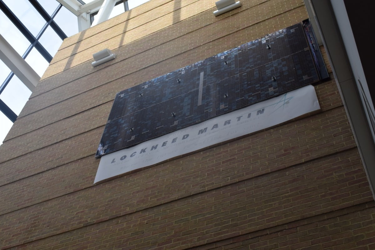 록히드마틴에서 미시간대에 기증한 태양열 전지판. 실제 우주에서 사용된 것을 기증하면서 미래의 우주 인재 양성을 응원한다는 의미를 담았다. / 앤아버=강경주