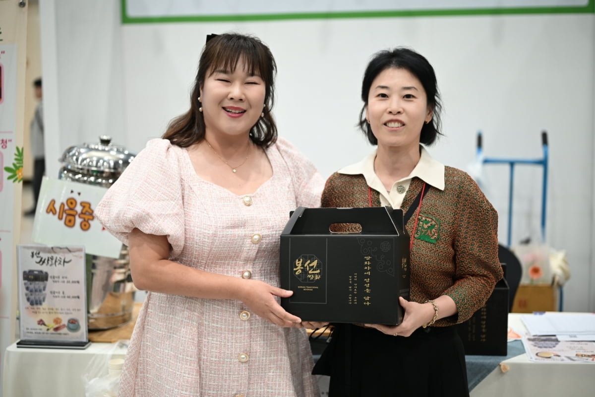 김민경, 중증장애인생산품박람회 '완판' 여왕 됐다…"역시 민경장군"