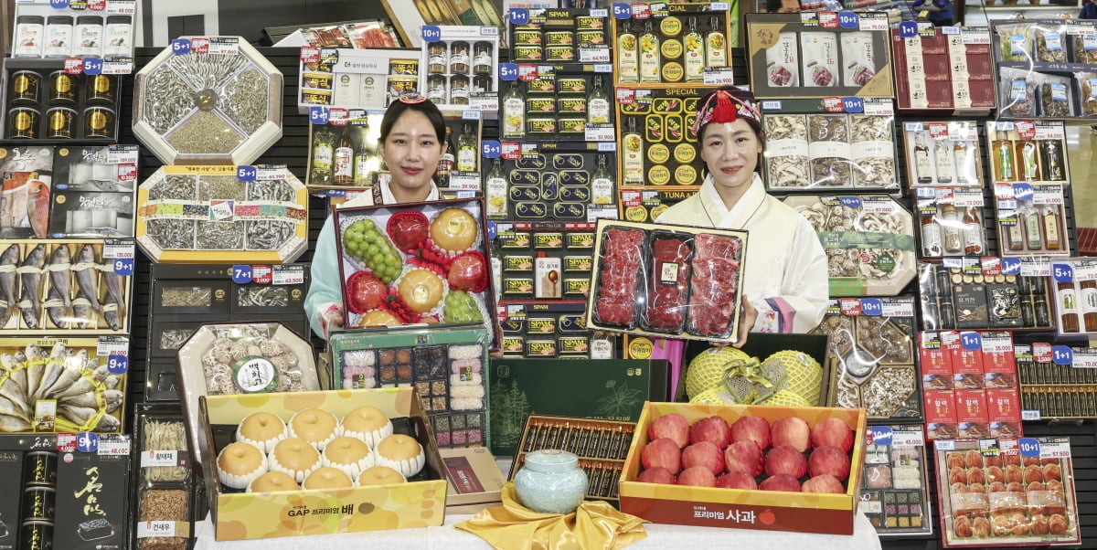 [포토] 추석 선물세트 선보이는 농협유통 하나로마트