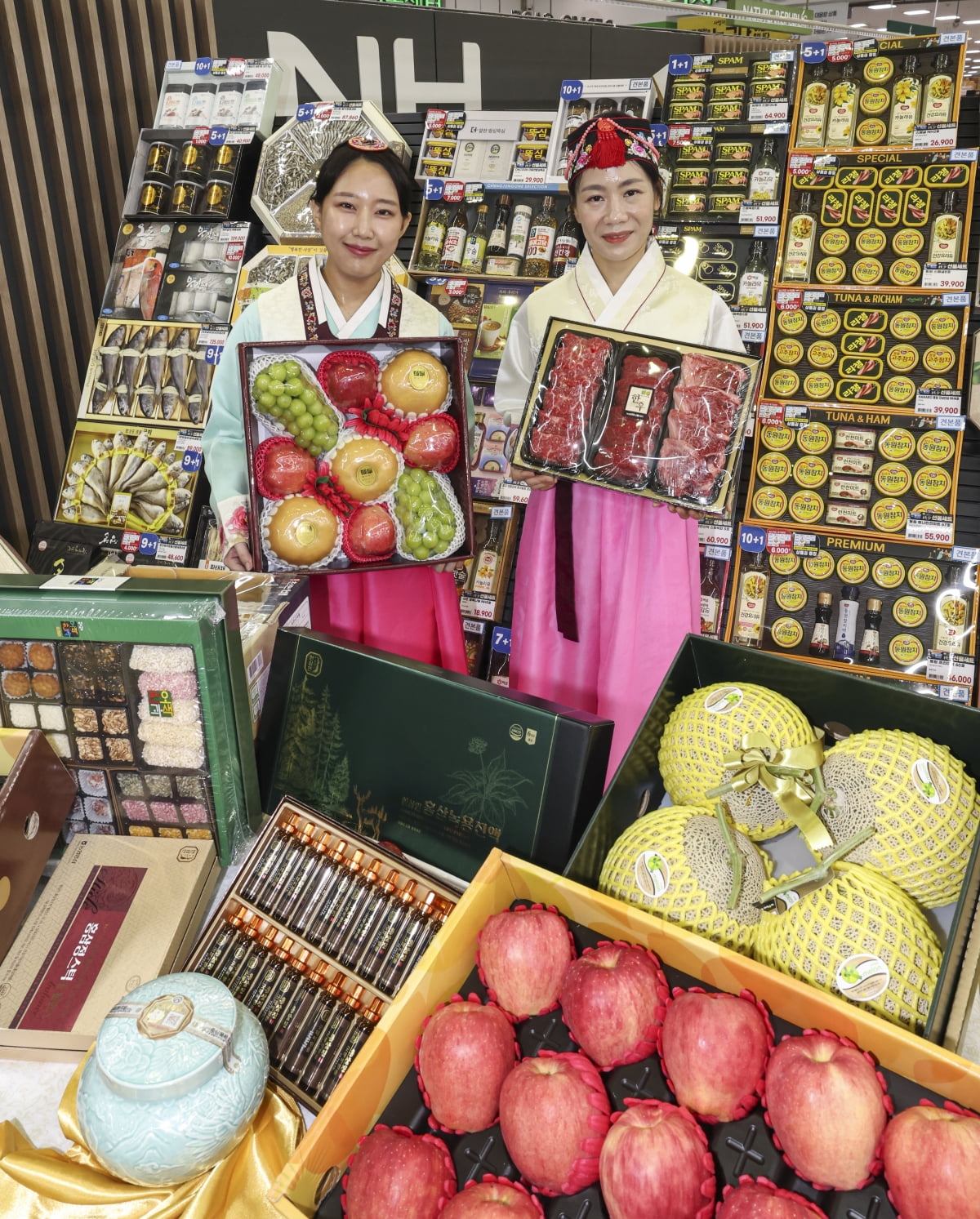 [포토] 추석 선물세트 선보이는 농협유통 하나로마트