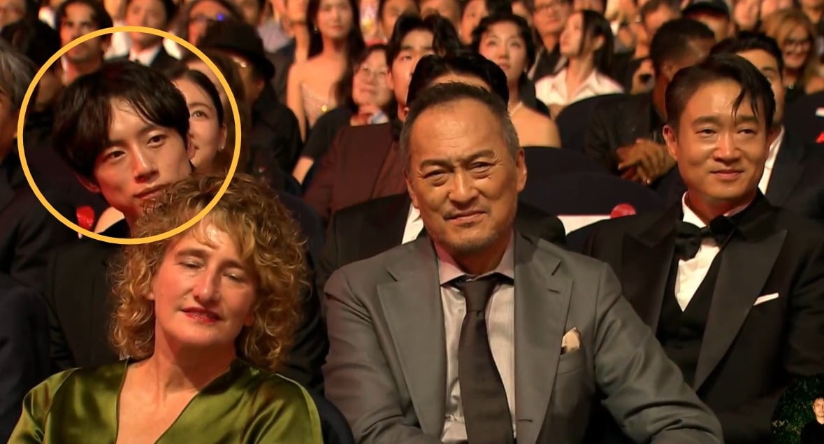 '양다리 논란' 사카구치 켄타로, 미소 지으며 레드카펫 뚜벅뚜벅 [BIFF]