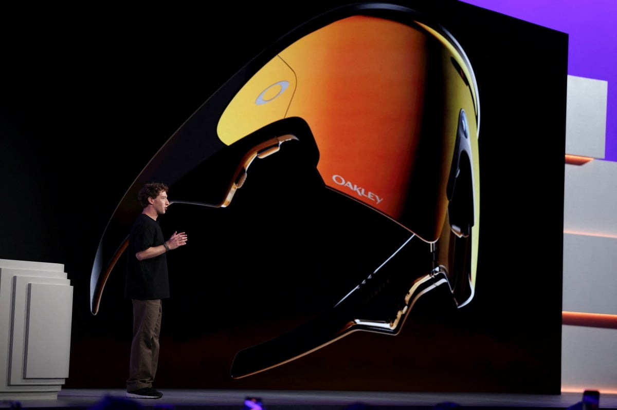 '손짓하자 볼륨업' 디스플레이 탑재...메타 '레이벤 스마트 글래스' 첫 공개 [HK영상]