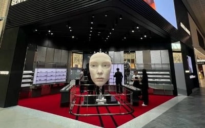 '제니도 착용' 면세점 인기 제품…日 국제공항까지 뚫었다