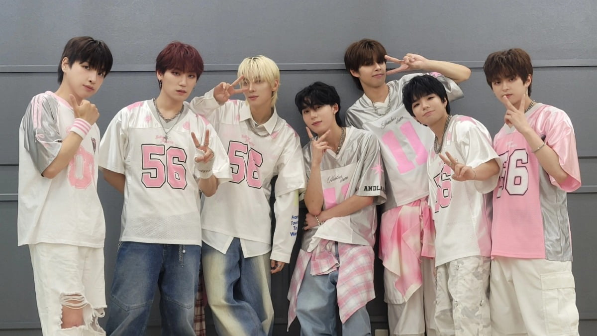 日 거리서 전단지 돌린 스윗치, 진심 통했다…'공연 매진'