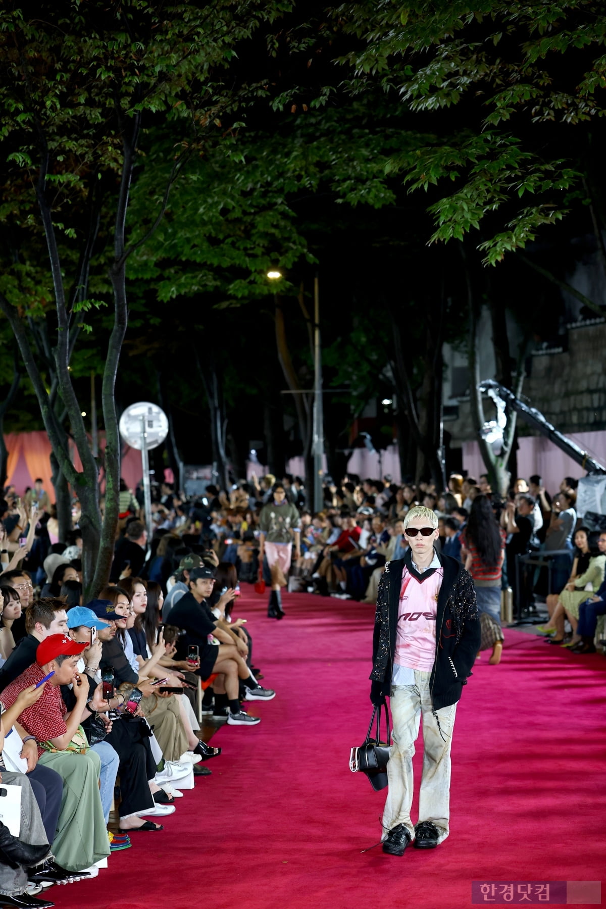 [포토] 덕수궁길이 런웨이로…'2026 S/S 서울패션위크' 개막