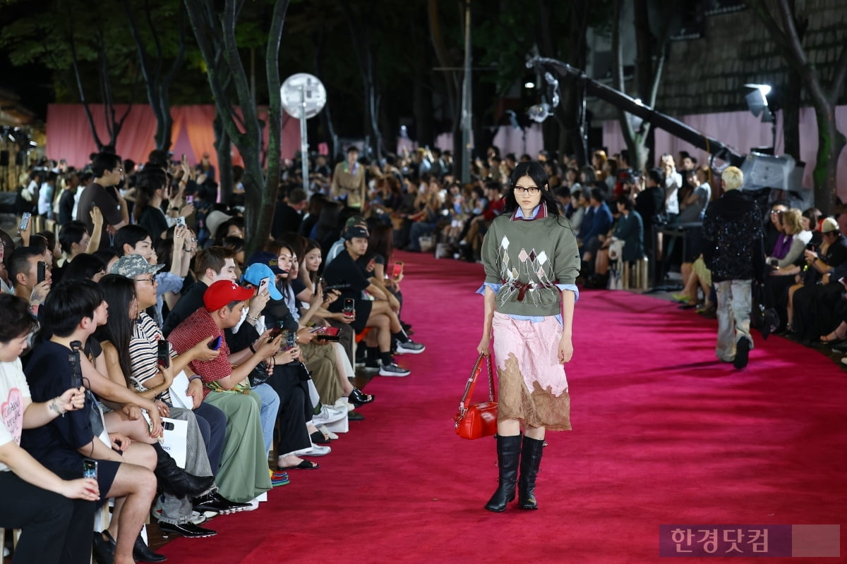 [포토] 덕수궁길이 런웨이로…'2026 S/S 서울패션위크' 개막