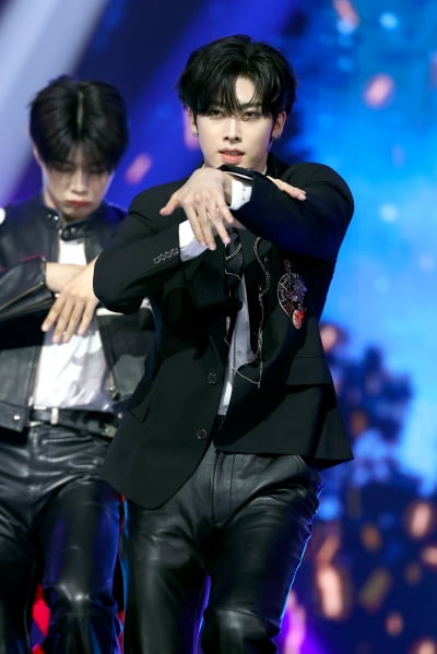 [포토] 제로베이스원 리키, '멋진 모습에 팬들 심쿵'