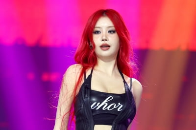 [포토] 수진, '강렬한 레드~'