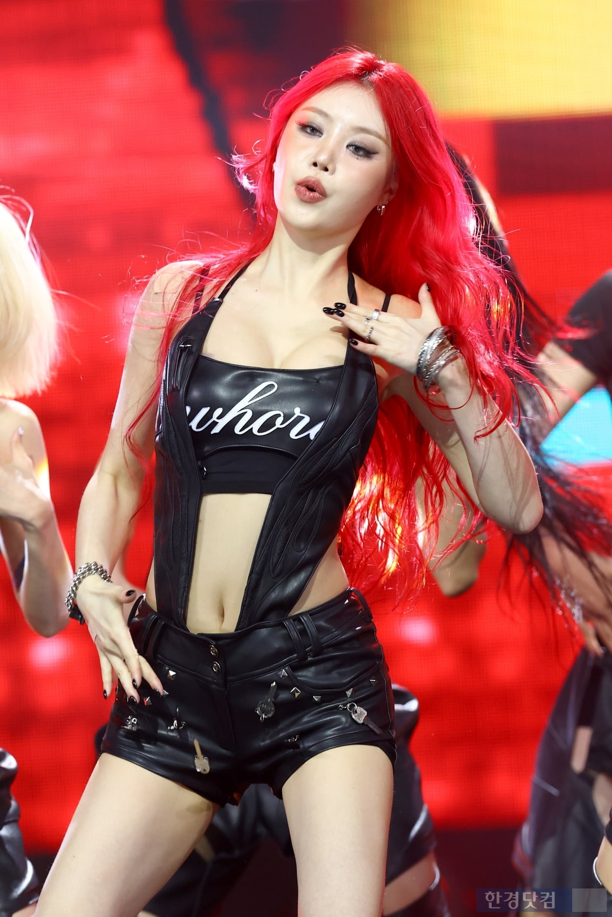 [포토] 수진, '강렬한 레드~'