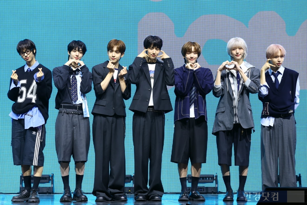 [포토] 아이딧, '청량함 가득한 모습으로 데뷔'