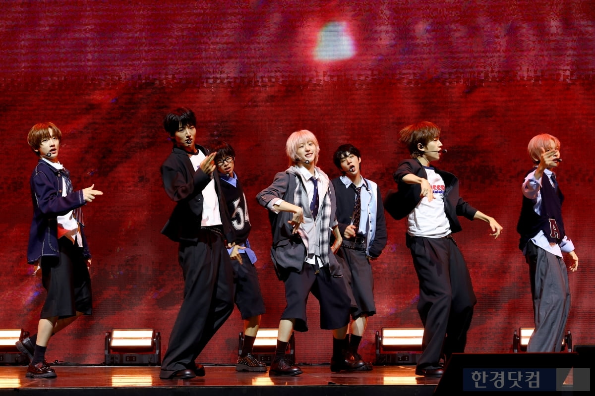 [포토] 아이딧, '청량함 가득한 모습으로 데뷔'