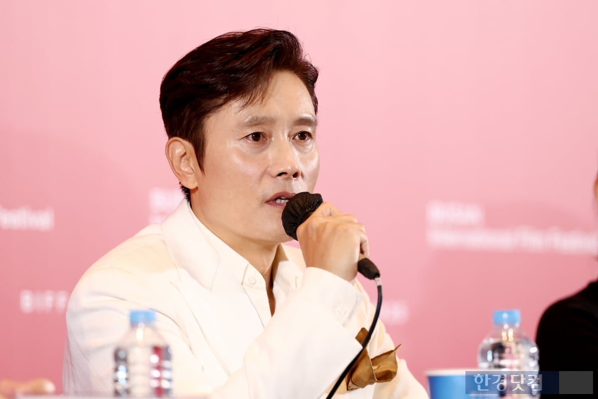 "이러다 굶어 죽겠다"…'어쩔수가없다'서 찾은 영화계의 고민 [BIFF]