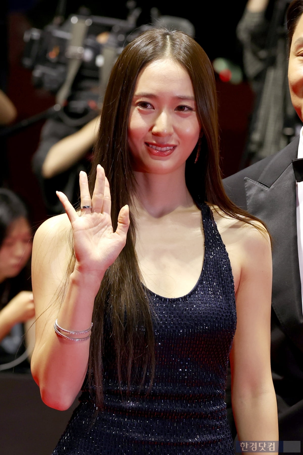 [포토] 정수정, '아름다운 드레스 자태 뽐내며~'