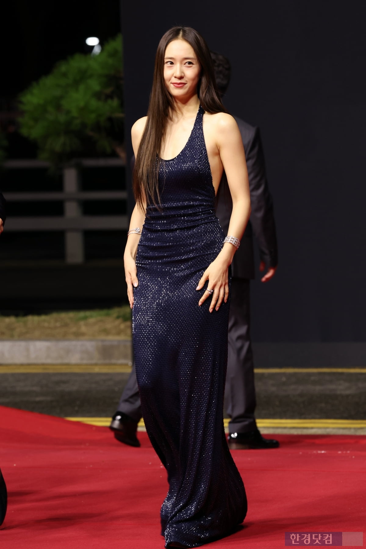 "리사가 왜 거기서 나와"…부산 뒤집어 놓은 드레스 여신들 [BIFF]