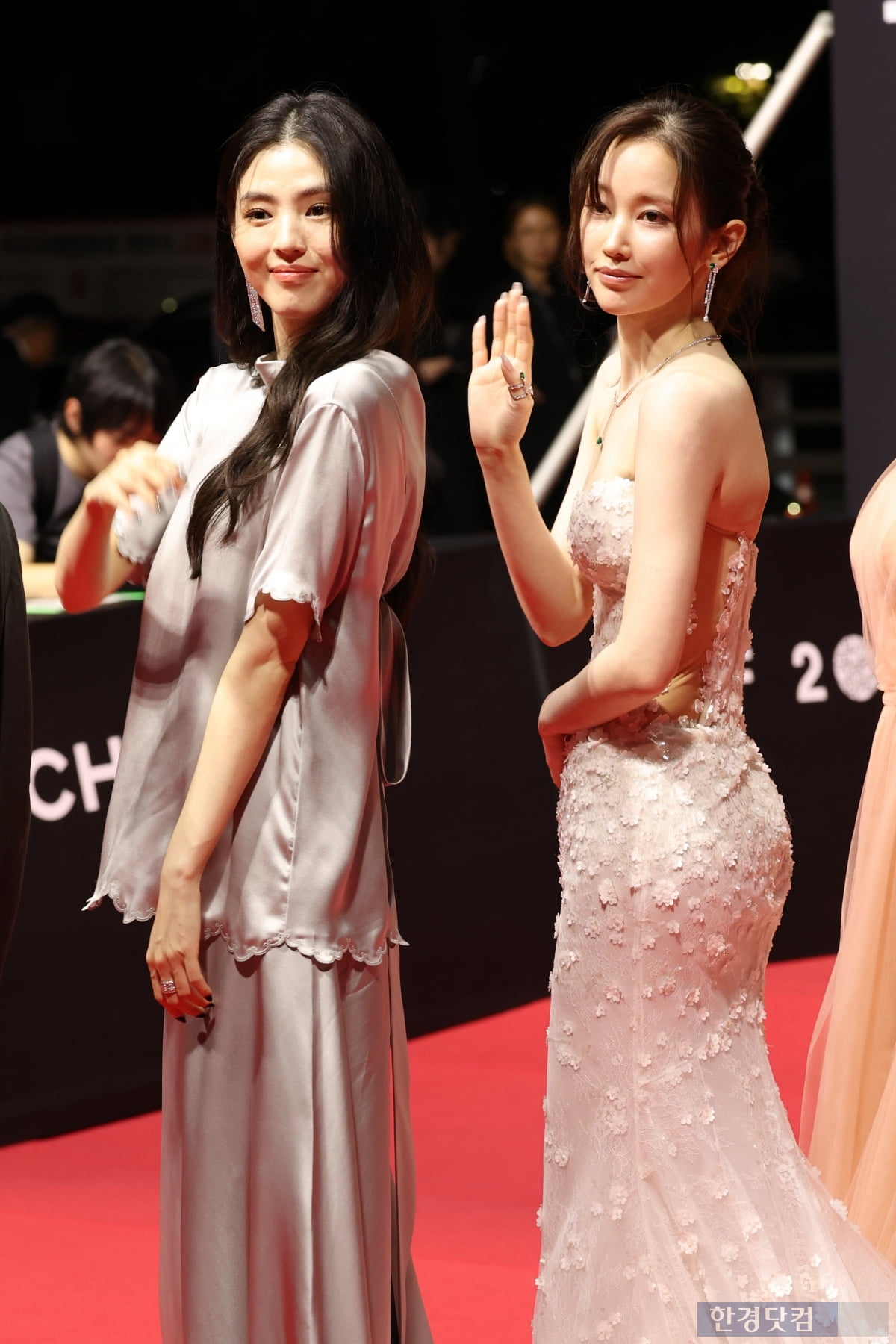 [포토] 한소희-전종서, '눈부신 아름다운 자태 과시' (부산국제영화제)