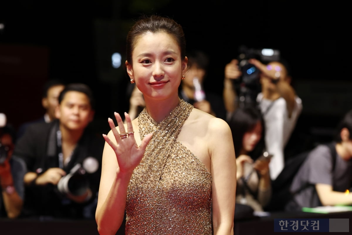 [포토] 한효주, '우아한 금빛 드레스 자태 뽐내며~' (부산국제영화제)