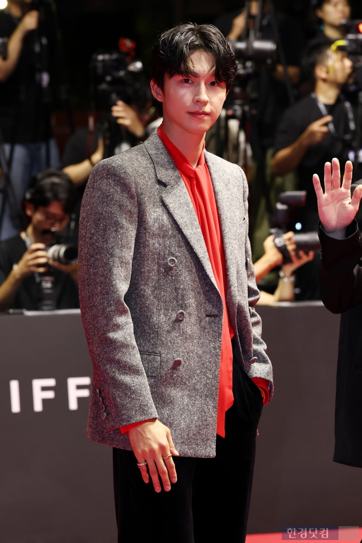 [포토] 홍경, '팬들 마음 흔드는 부드러운 모습' (부산국제영화제)