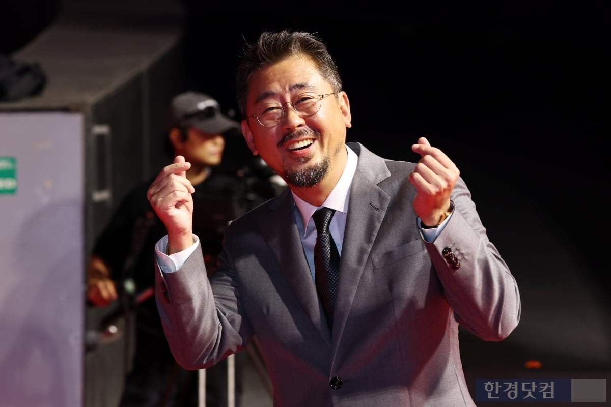 [포토] 나홍진 감독, '환한 미소로 손하트 발사~' (부산국제영화제)