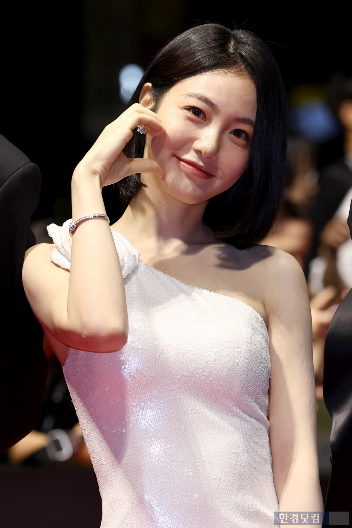 신예은 vs 거장, 치명적인 애교 배틀…'부국제' 분위기 달궜다