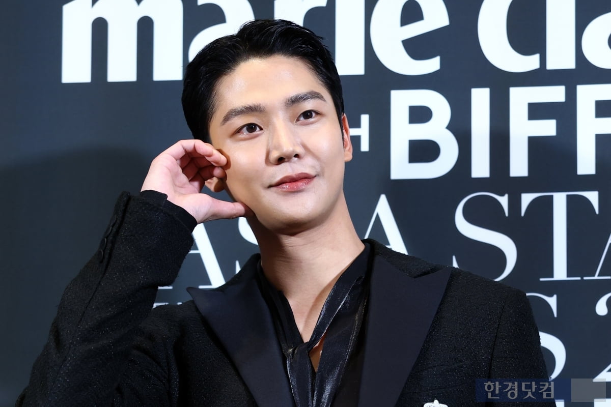 [포토] 로운, '멋진 모습에 팬들 심쿵'