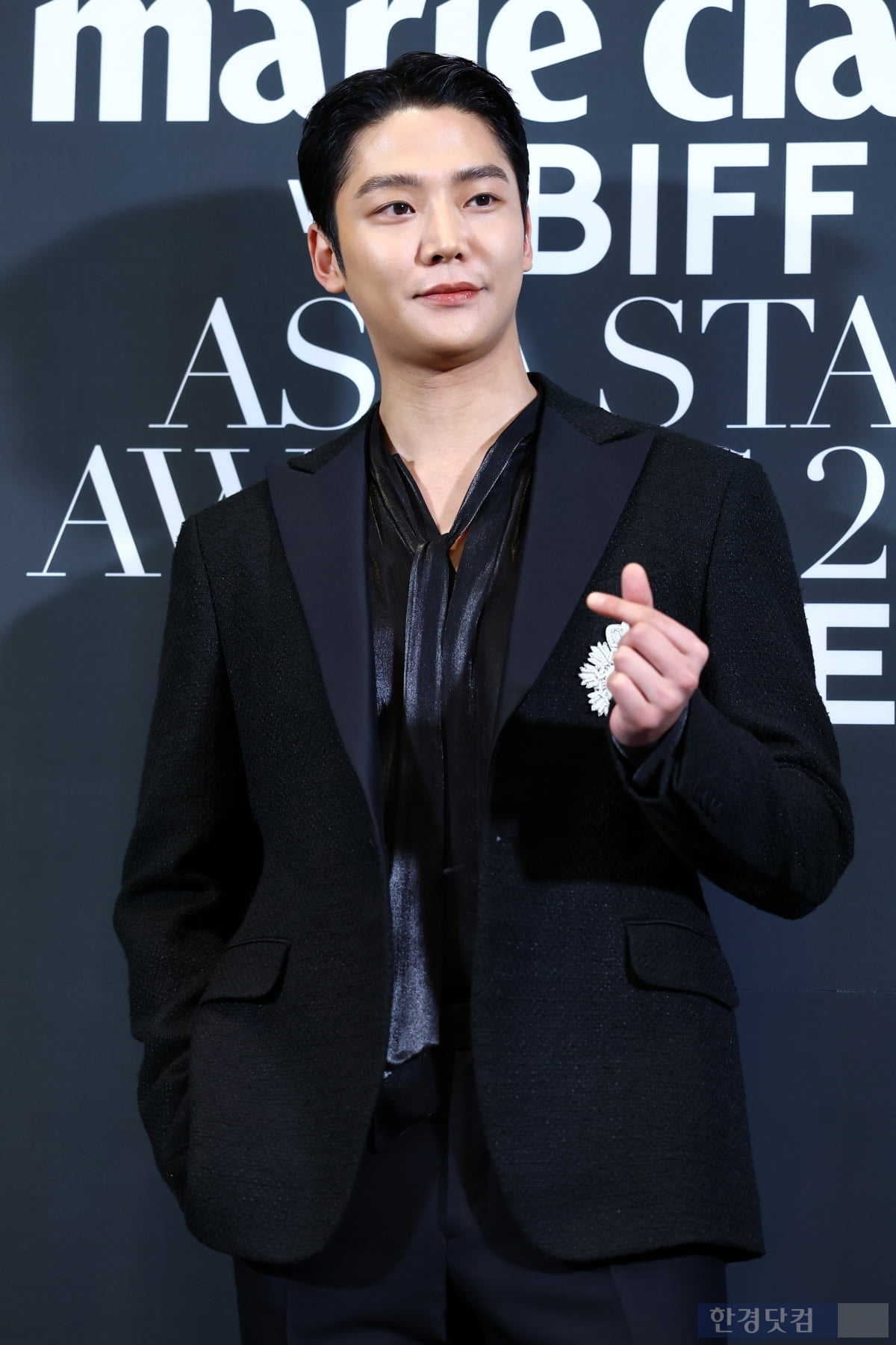 [포토] 로운, '멋진 모습에 팬들 심쿵'