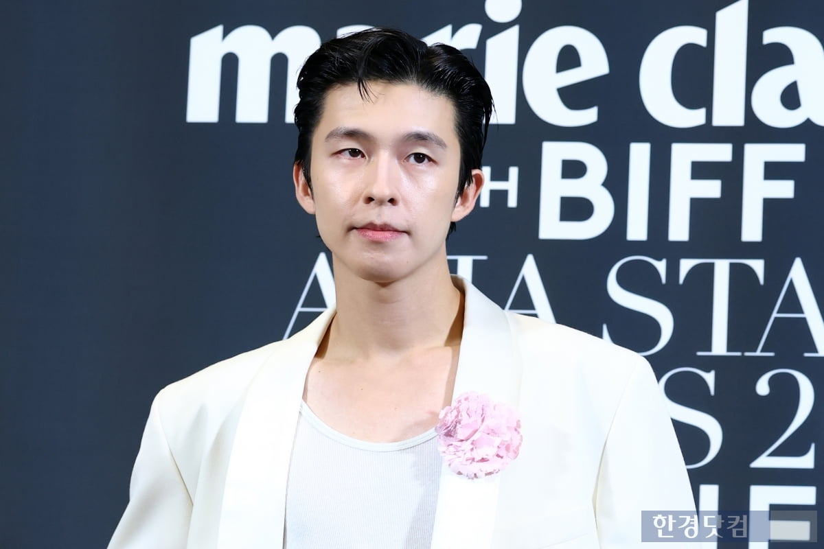 [포토] 홍경, '눈길 사로잡는 멋진 모습'