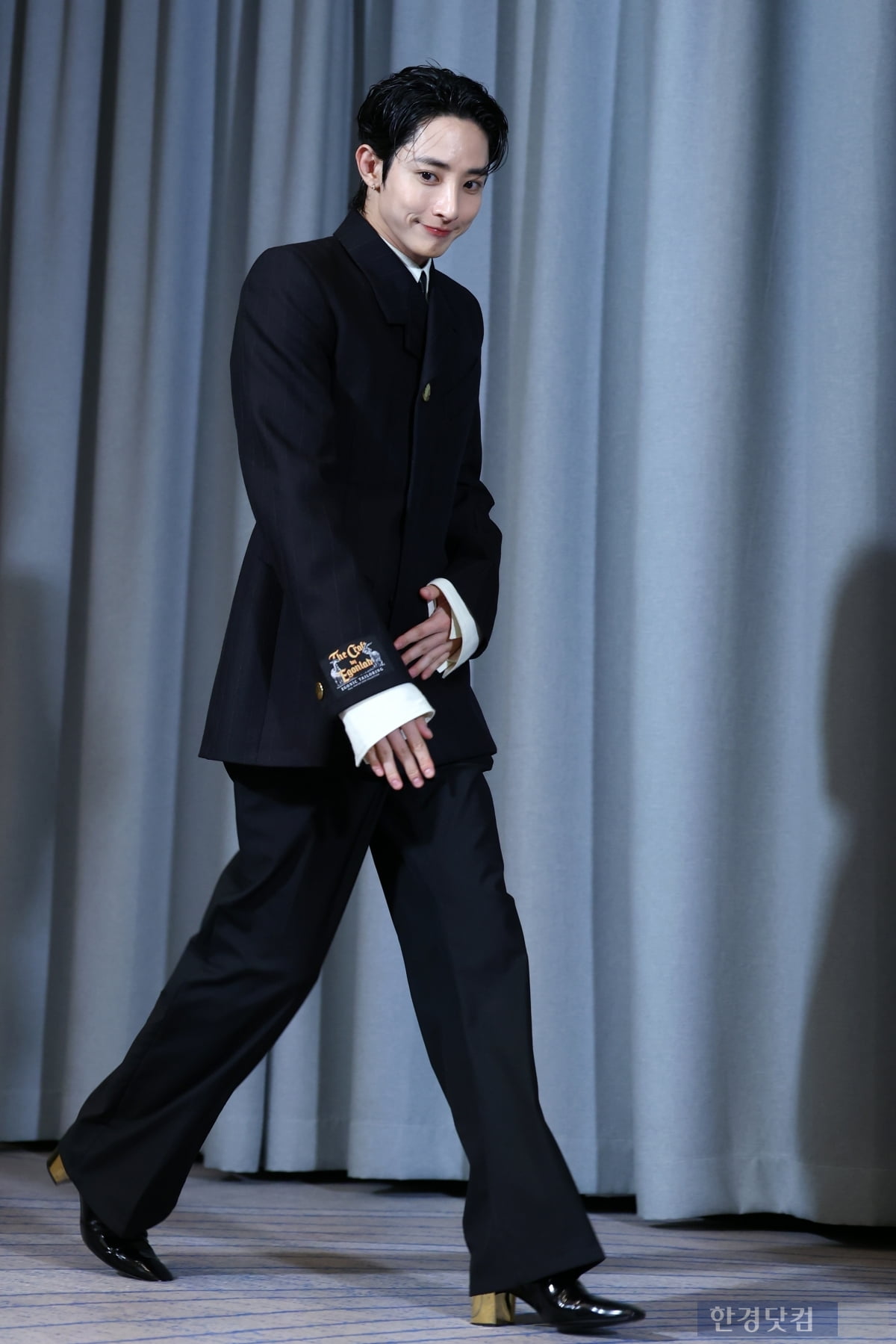 [포토] 이수혁, '하트는 부끄러워요~'