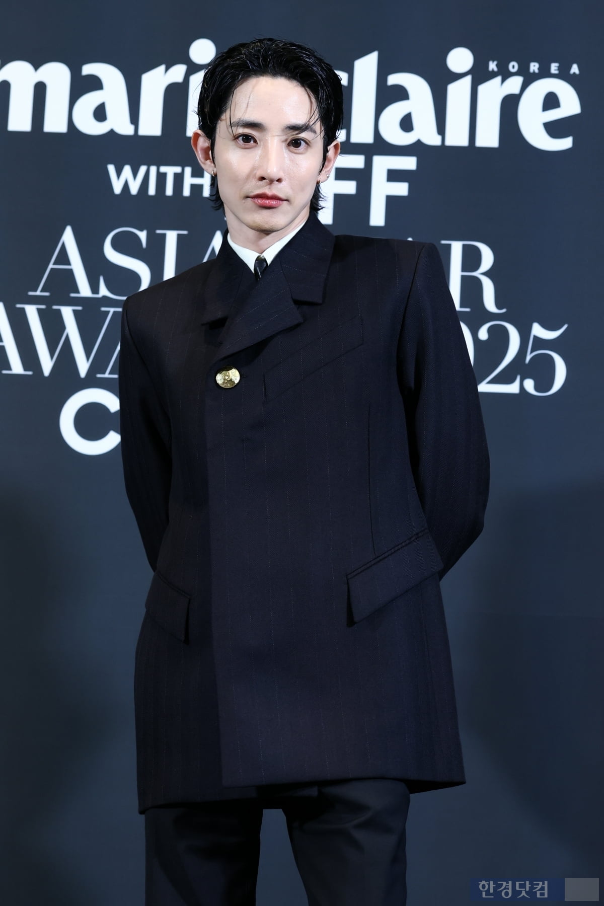 [포토] 이수혁, '하트는 부끄러워요~'