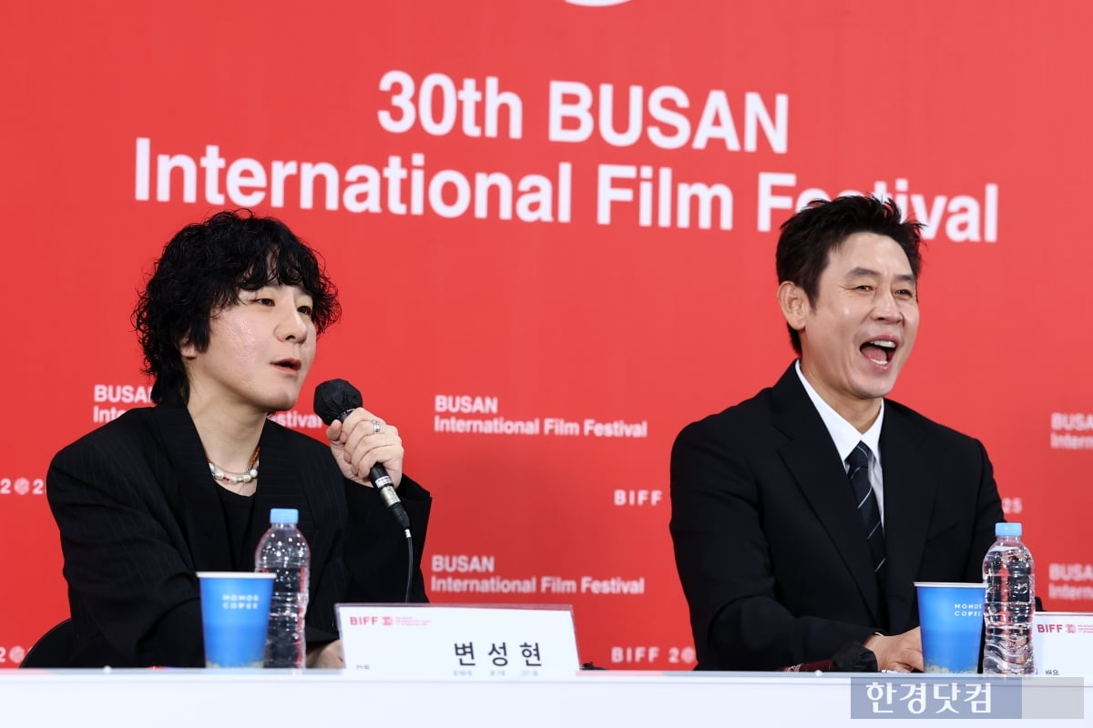 [포토] 변성현 감독-설경구, '떼려야 뗄 수 없는 두 남자'