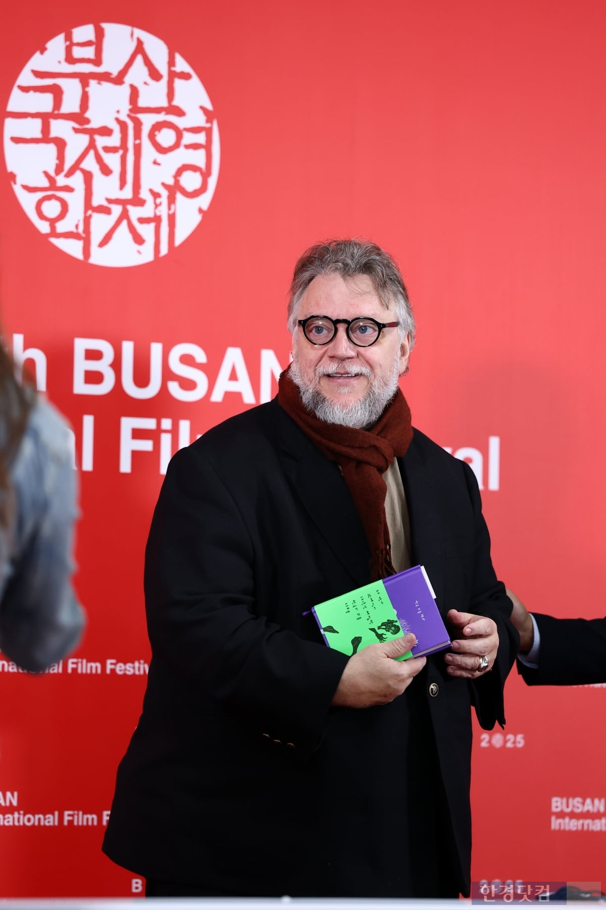 [포토] '한국괴물백과' 안은 기예르모 델 토로, '차기작은 한국 괴물?'