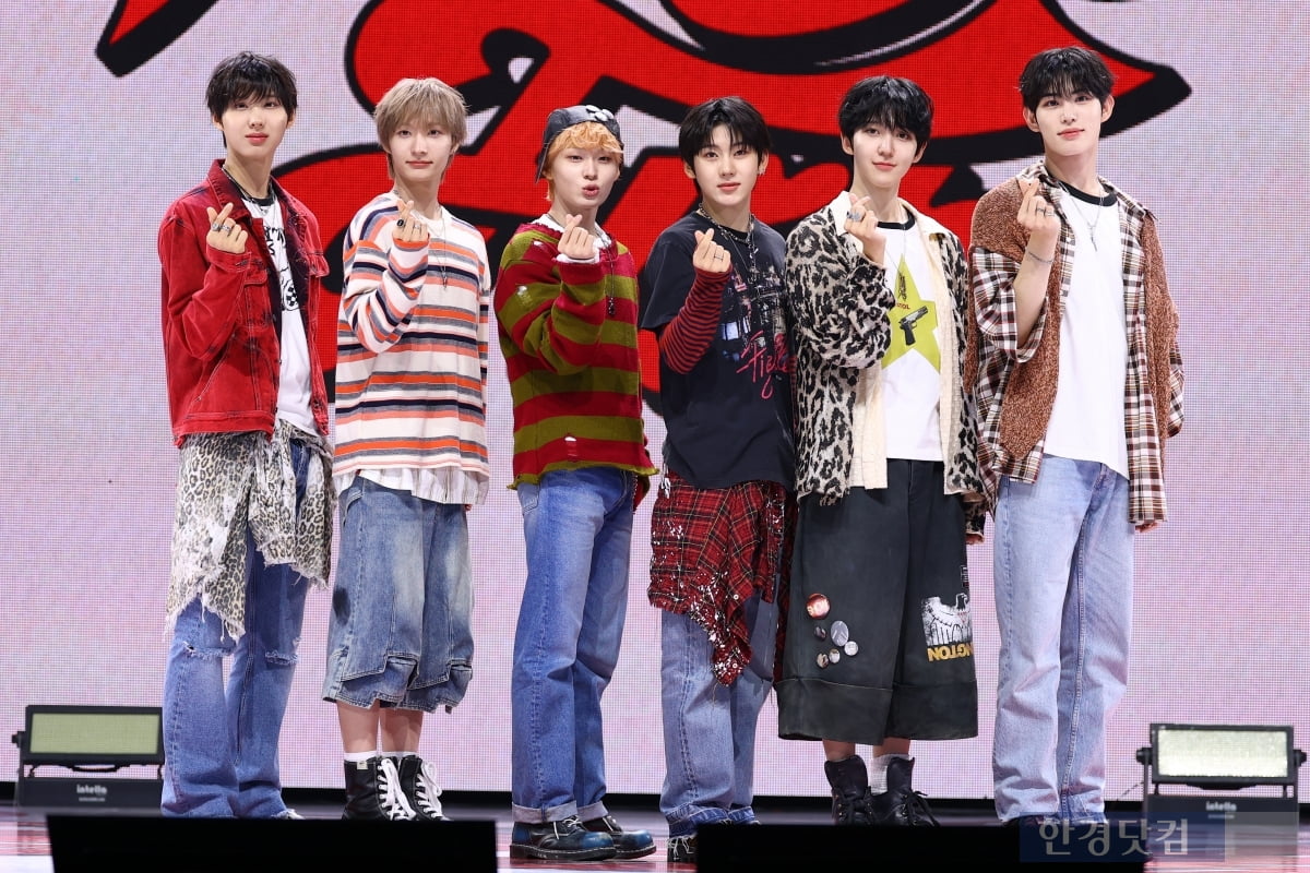 [포토] 킥플립, '청량함 가득한 모습으로 컴백'