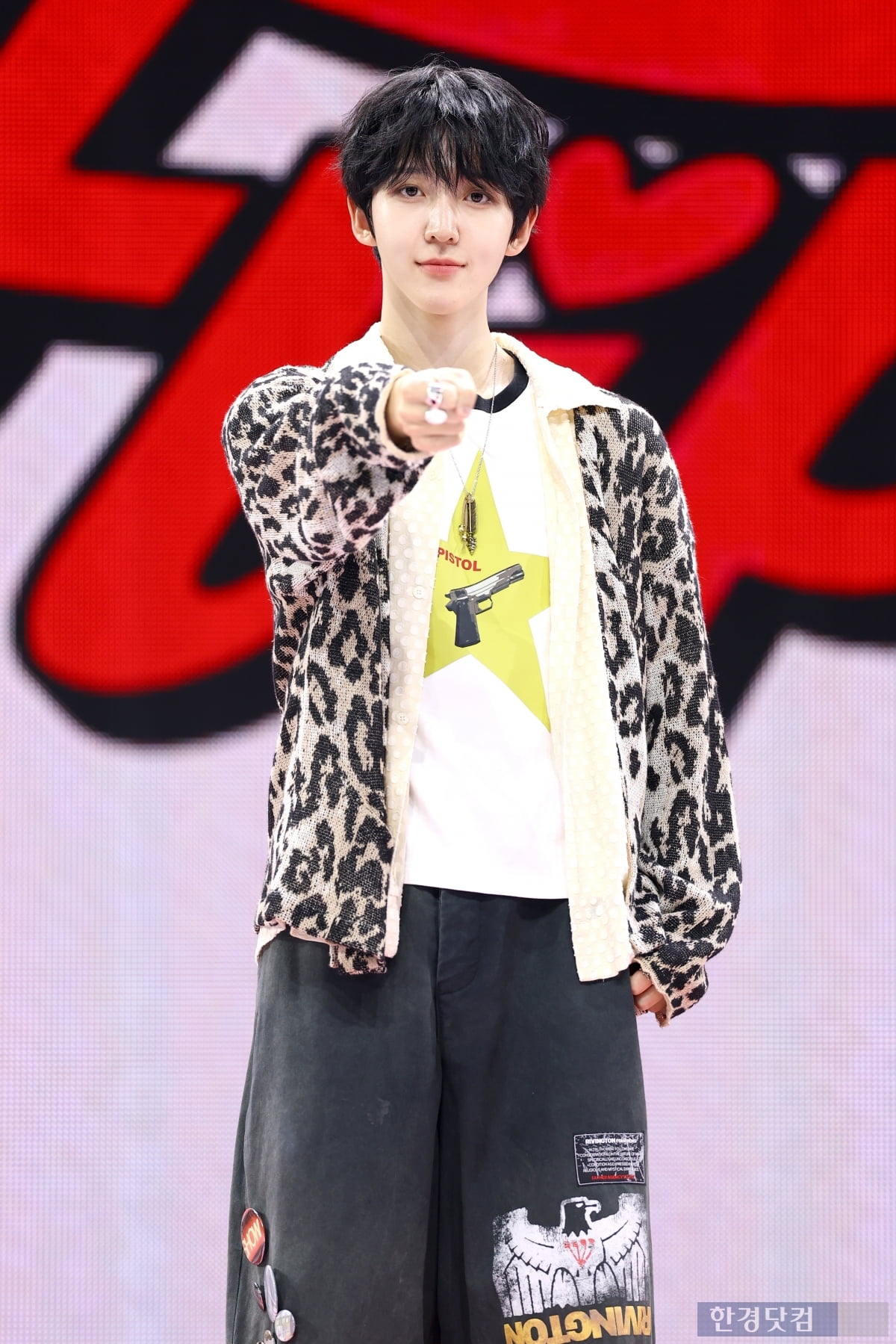 [포토] 킥플립 동현, '멋진 모습으로 하트~'