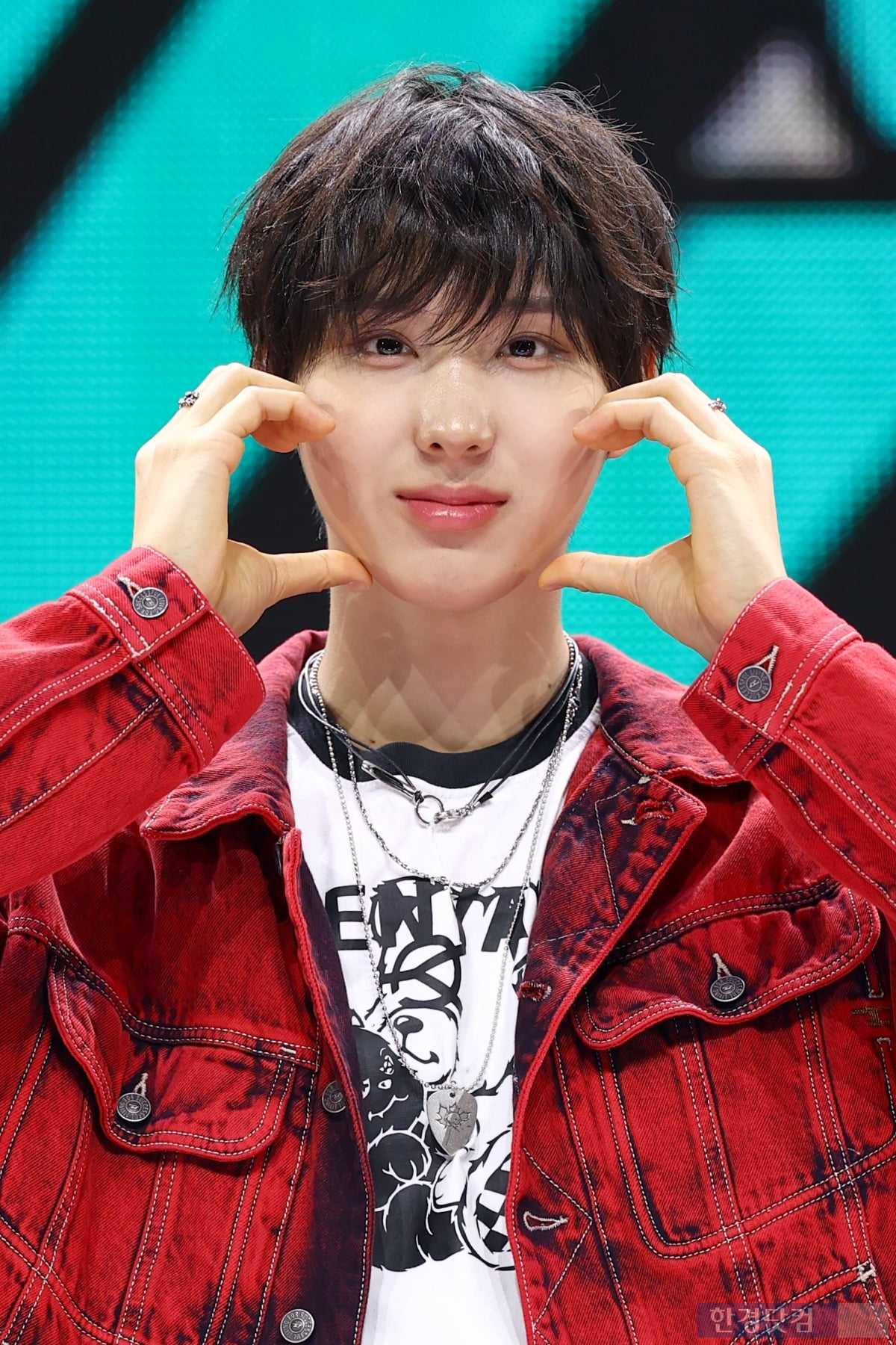 [포토] 킥플립 주왕, '팬들에게 보내는 하트~'