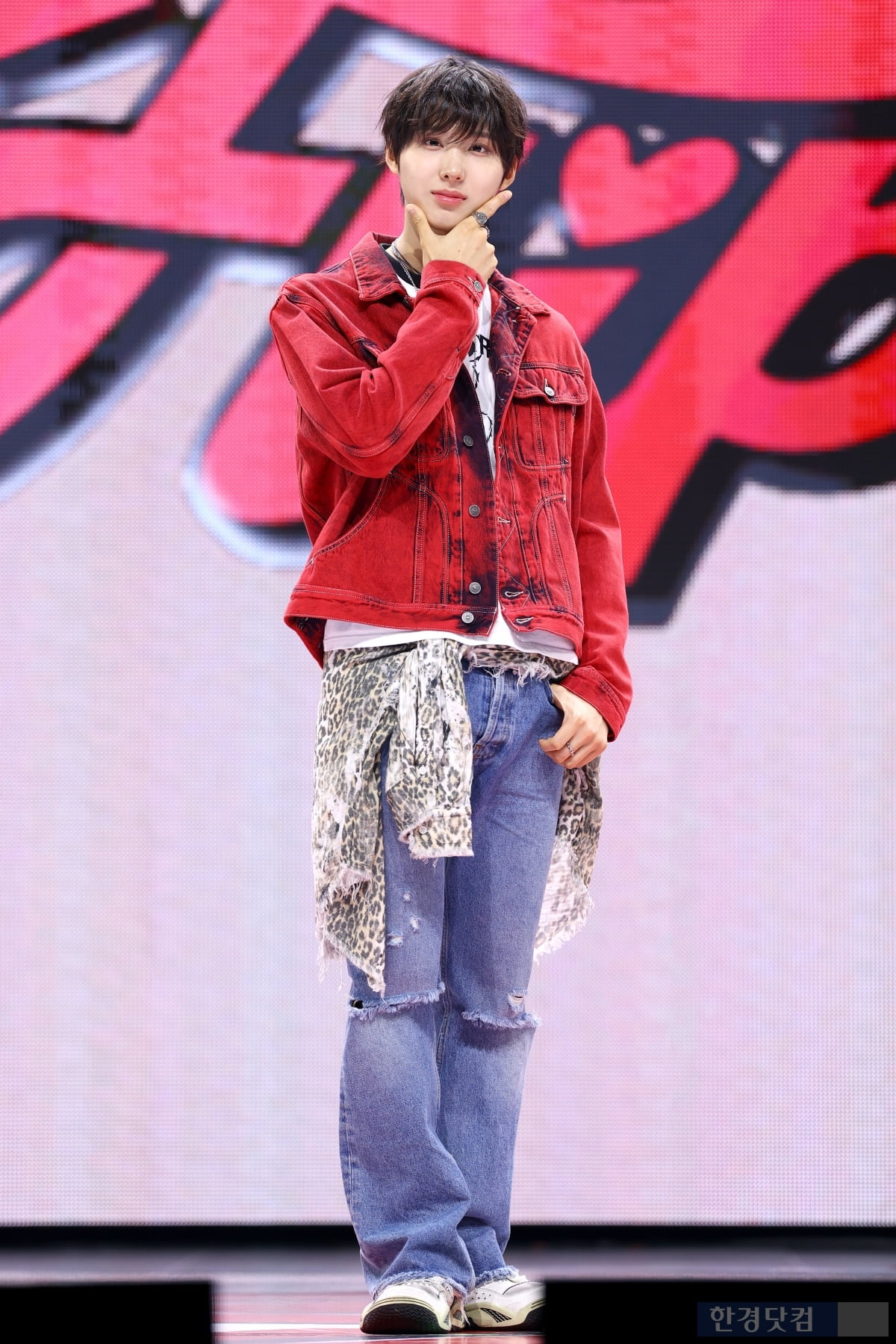 [포토] 킥플립 주왕, '팬들에게 보내는 하트~'