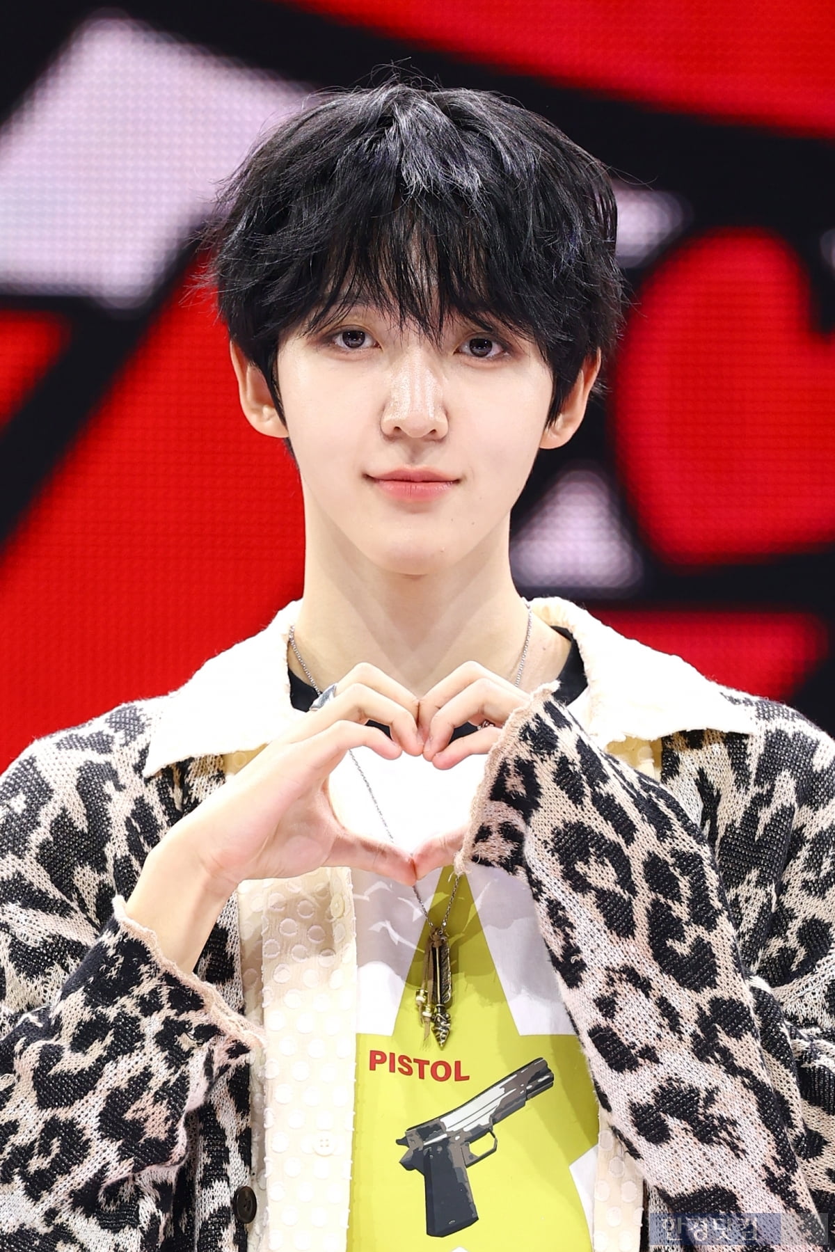 [포토] 킥플립 동현, '멋진 모습으로 하트~'