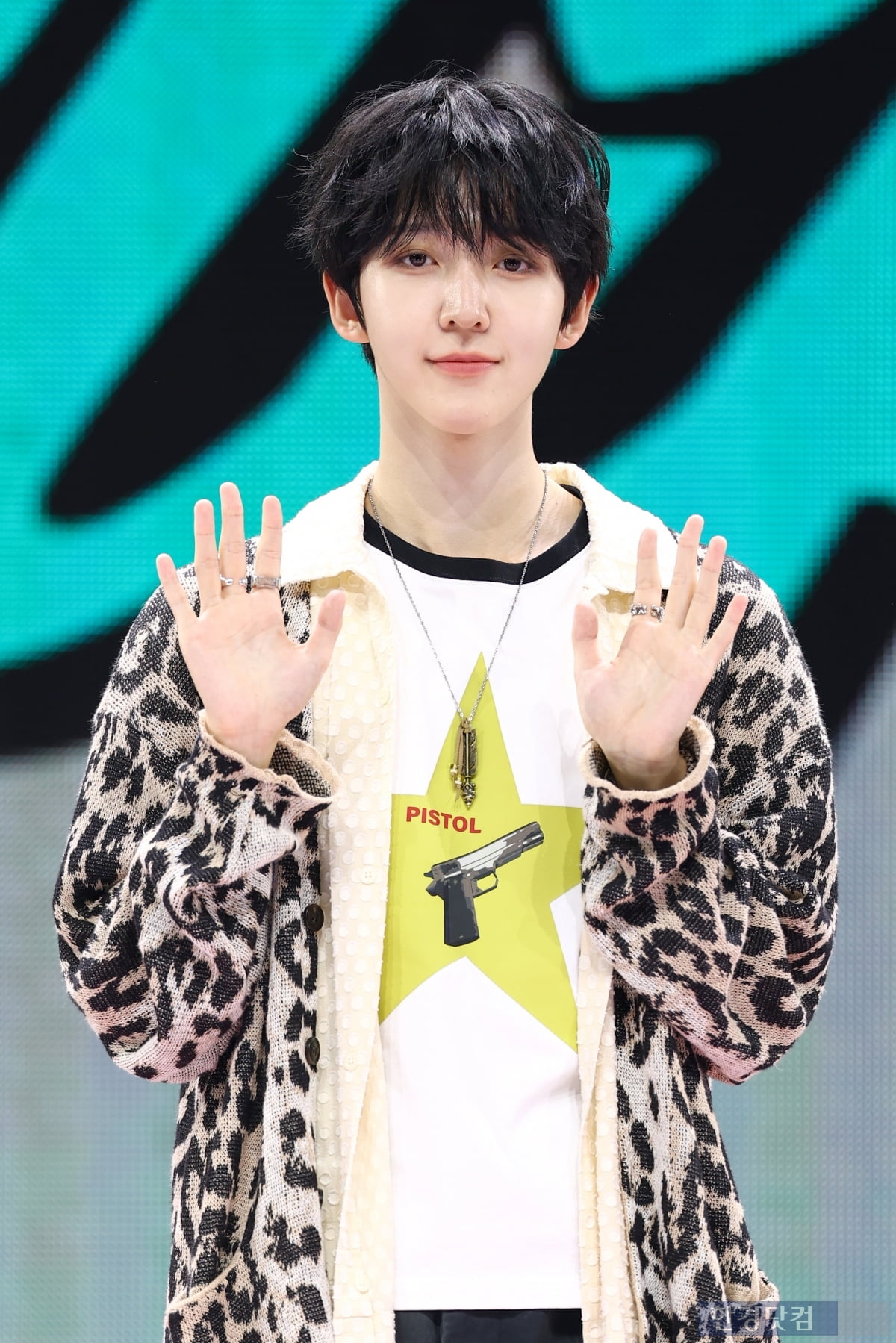 [포토] 킥플립 동현, '멋진 모습으로 하트~'