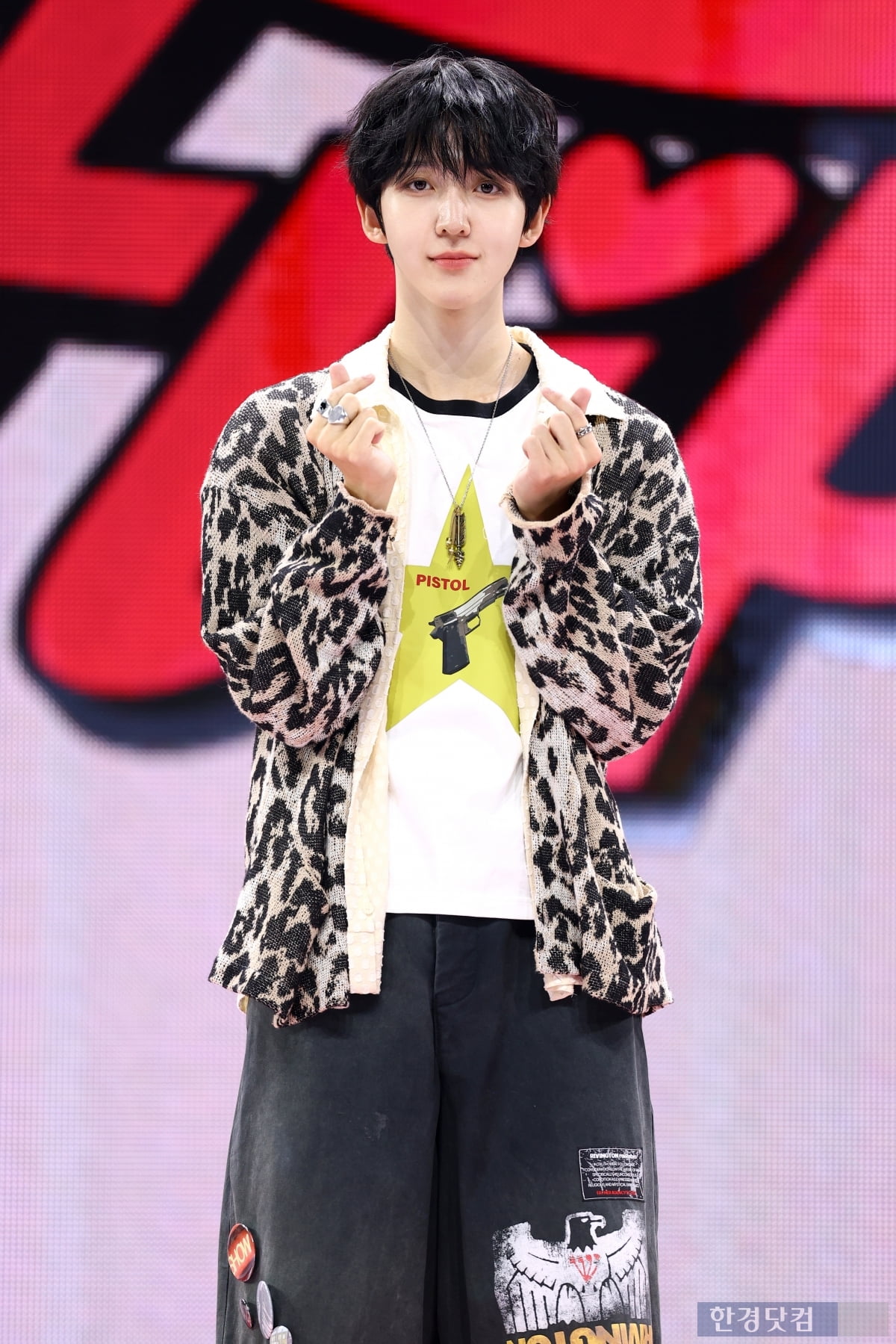 [포토] 킥플립 동현, '멋진 모습으로 하트~'