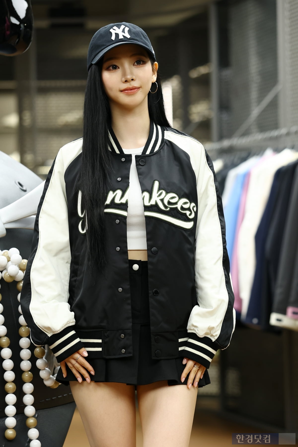 [포토] 카리나, '볼캡을 써도 감출 수 없는 미모'