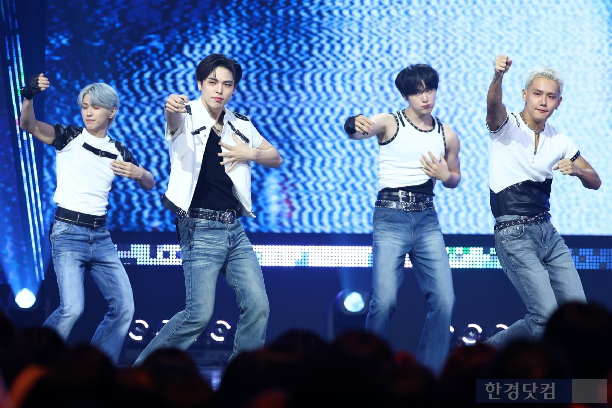 [포토] CIX, '팬들 마음 흔드는 멋진 남자들'